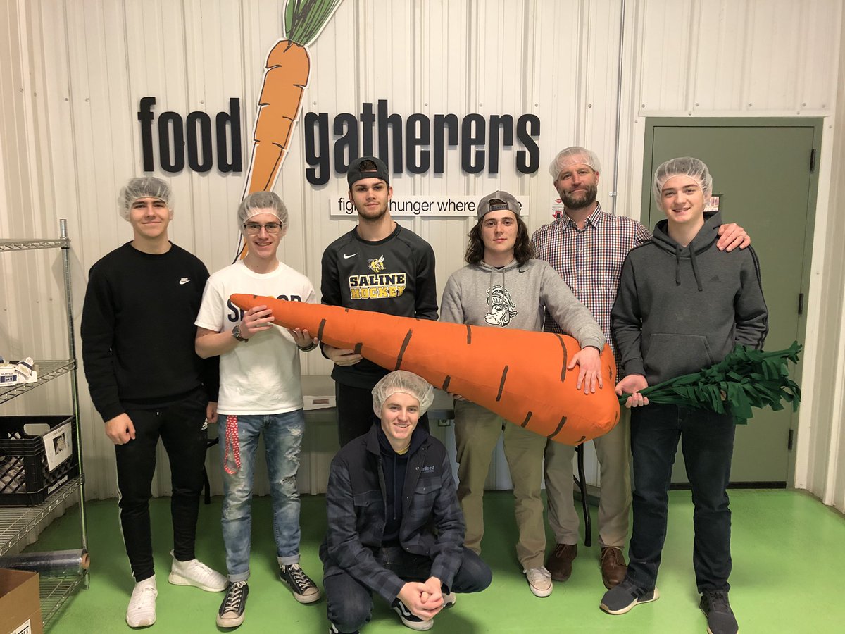 SalineSCE's tweet photo. The boys came to work today at @FoodGatherers today. Packed 200+ cooking bags and sorted #beets https://t.co/AV1lMx2RLs