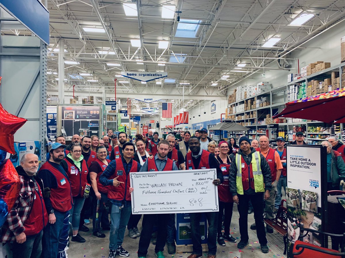 lieb_matthias's tweet photo. @Lowes in Lynnwood we gave away some cold hard cash today! Our exceptional customer service score allowed Delivery Driver Wally to win $1500! Thanks to @893Lowes District Team for presenting the big Check. ❤️ https://t.co/bcfWLZTtdw