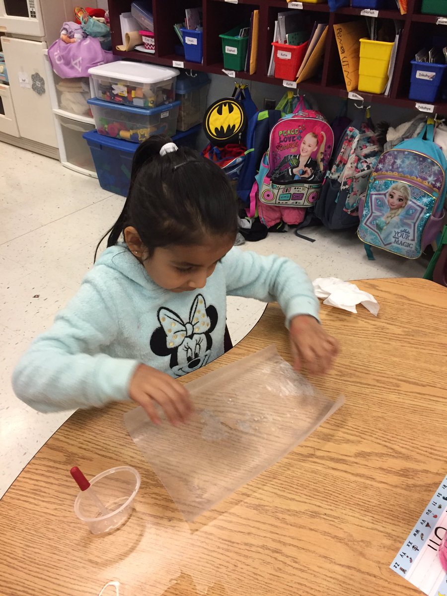 BeachHughesrx's tweet photo. Science fun! Learning about the properties of water. @BeachHughesrx @EllisSoars https://t.co/PiEYORmCwR