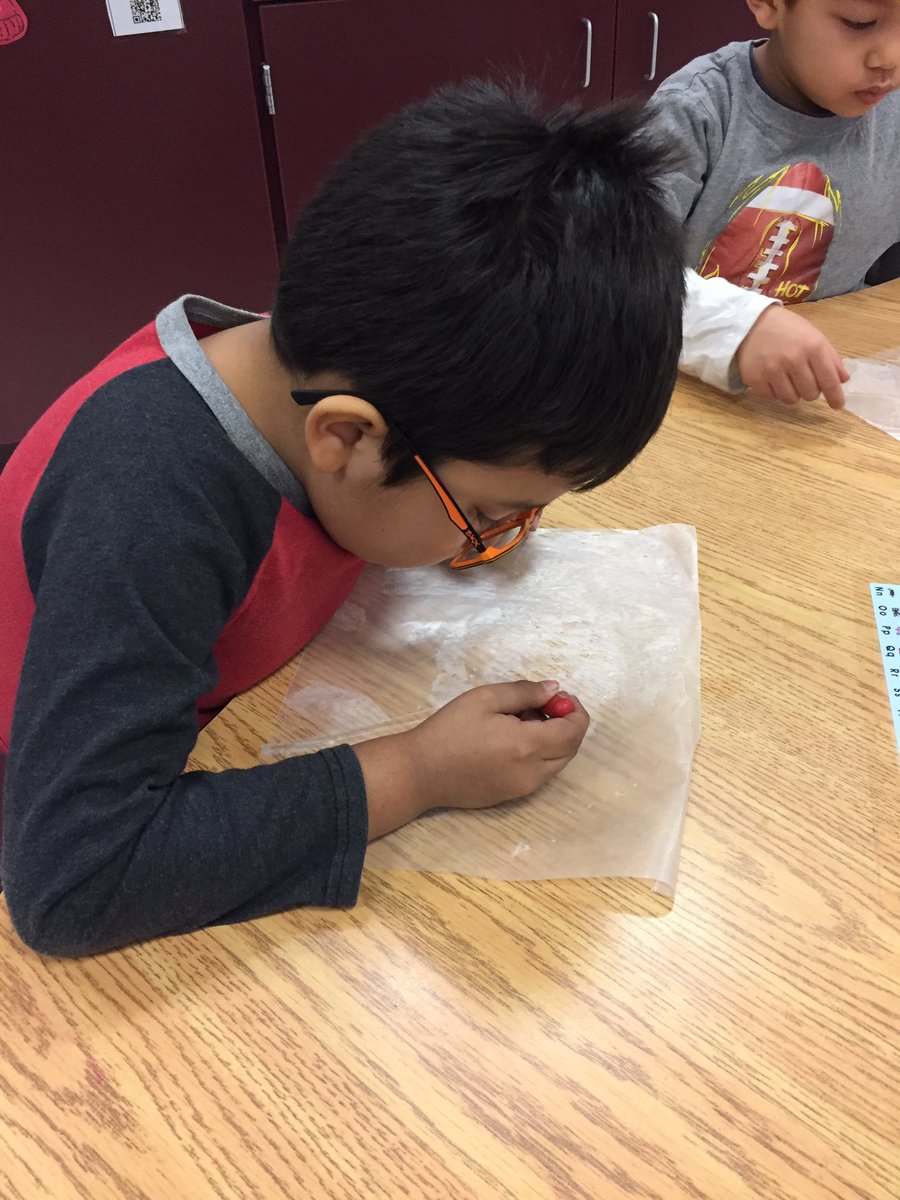 BeachHughesrx's tweet photo. Science fun! Learning about the properties of water. @BeachHughesrx @EllisSoars https://t.co/PiEYORmCwR
