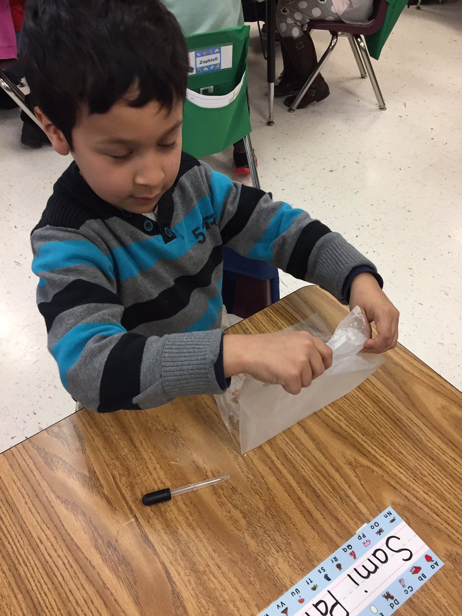 BeachHughesrx's tweet photo. Science fun! Learning about the properties of water. @BeachHughesrx @EllisSoars https://t.co/PiEYORmCwR