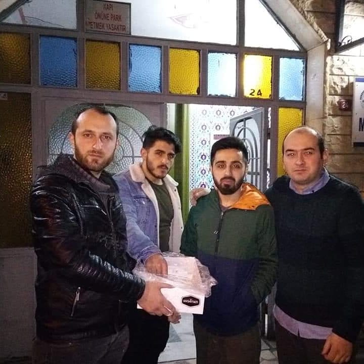 Akgenc_ayazaga's tweet photo. Ak Parti Ayazağa Mahallesi Gençlik Kolları Olarak Ayazağadaki Camilerimizde Regaip Kandili Münasebetiyle  Lokum Dağıtımı Gerçekleştirdik.
#ayazağagüçlügelecek 
#akgencayazaga
#regaipkandili https://t.co/XRJVS80kF0