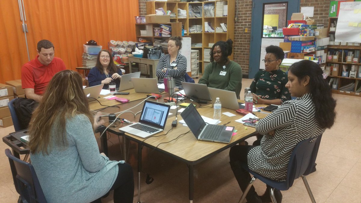 cyrus_kelvin's tweet photo. #OnGoingPD ..Blended Learning Team #LearningTogether (round4) w/@FridayInstitute's @jaclynbstevens: Technology will not replace teachers but teachers who integrate tech. into their lessons will replace those who don't!
Technology. Is. Changing. Pedagogy!
#KidsDeserveIt🐝..👍! https://t.co/GurHdhl7hF