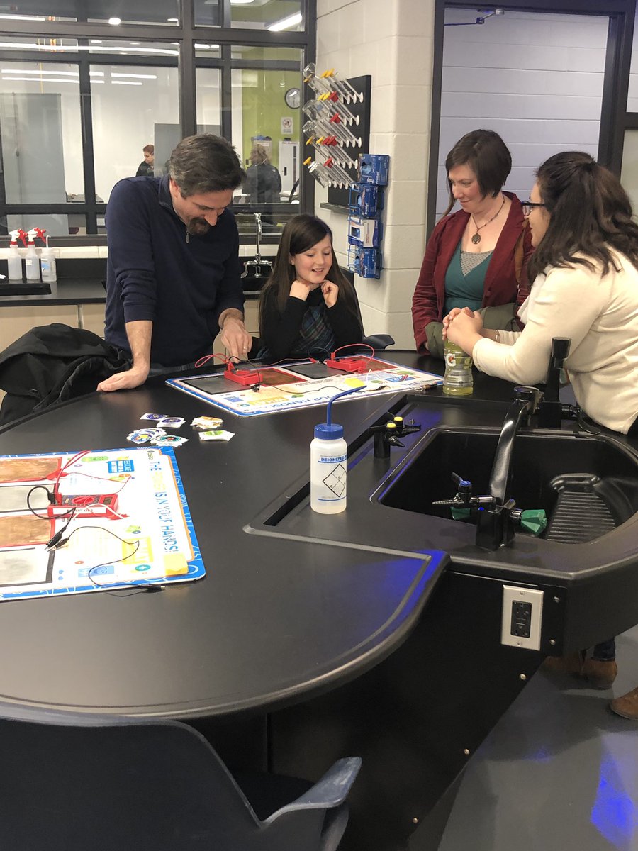 jcdsps's tweet photo. Thank you @argonne for sharing your time and resources with #dunhamSTEM families at our STEM Open House last night! https://t.co/zC8hk2POMw