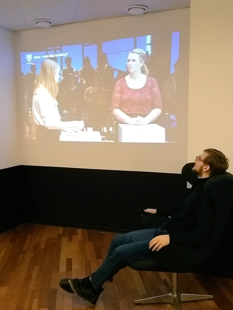 leavsoemod's tweet photo. Når man følger aftens debat om klima på @DebattenDR2 med Konservativ Ungdoms natur-, miljø-, klima-, og energiordfører @OscarIbsen 😉 🍀 #dkgreen https://t.co/tj1Akr1yal
