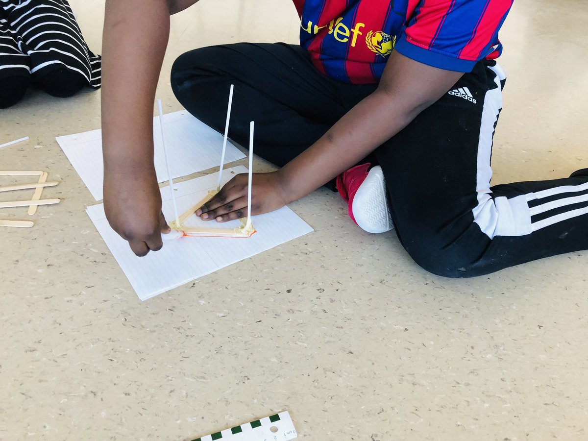 FDPS_Principal's tweet photo. Experiential learning via cool STEM challenge in grade 6/7...just another day at Featherston Drive! @FeatherstonPS @OCDSB https://t.co/DZTXQ220CJ