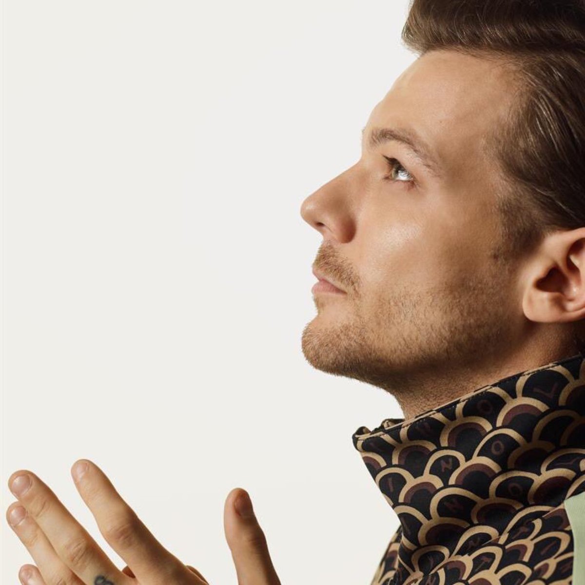 hlwebealright's tweet photo. eu to tão orgulhosa do louis, que eu não consigo descrever em palavras. essa musica é perfeita, mal posso esperar para escutar ao vivo #BrazilIsReadyForTwoOfUs https://t.co/zpH3tgZWHu