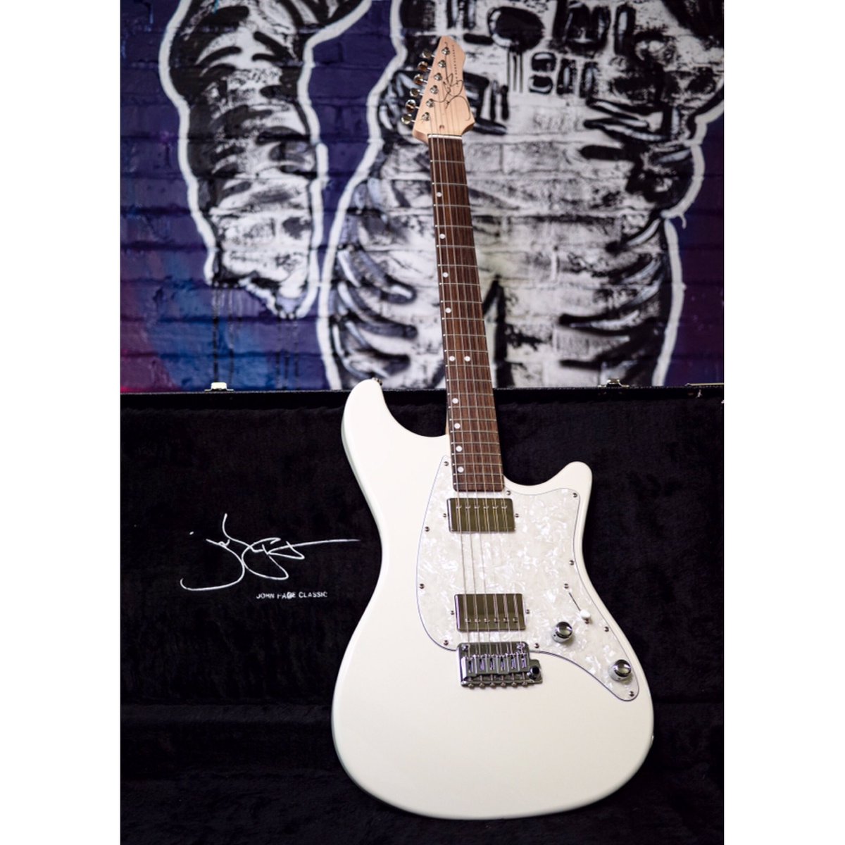 johnpageclassic's tweet photo. Art inspires artists! Who’s inspired you to create?⁣

#Art #StreetArt #BaronBatch #Inspo #MusicMyHigh #Musician #ArtInspo #Artists #GuitarsDaily #ForeverGuitar #Guitars #Guitar #Guitarist #Music #ElectricGuitar #JPC #JohnPageClassic #Murals #Create #MuralArt #Inspiration⁣ https://t.co/FotQDQnVFP