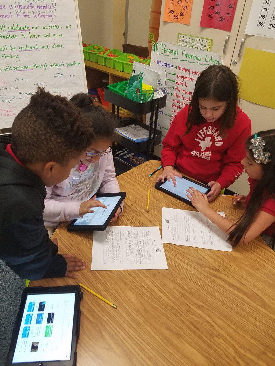 Ms_Smith7117's tweet photo. We are researching different careers in preparation for Career Day. @ReesStars @AliefTech @LoveSciTech #Reesdigiday #Reestech https://t.co/FDoDpheNEW