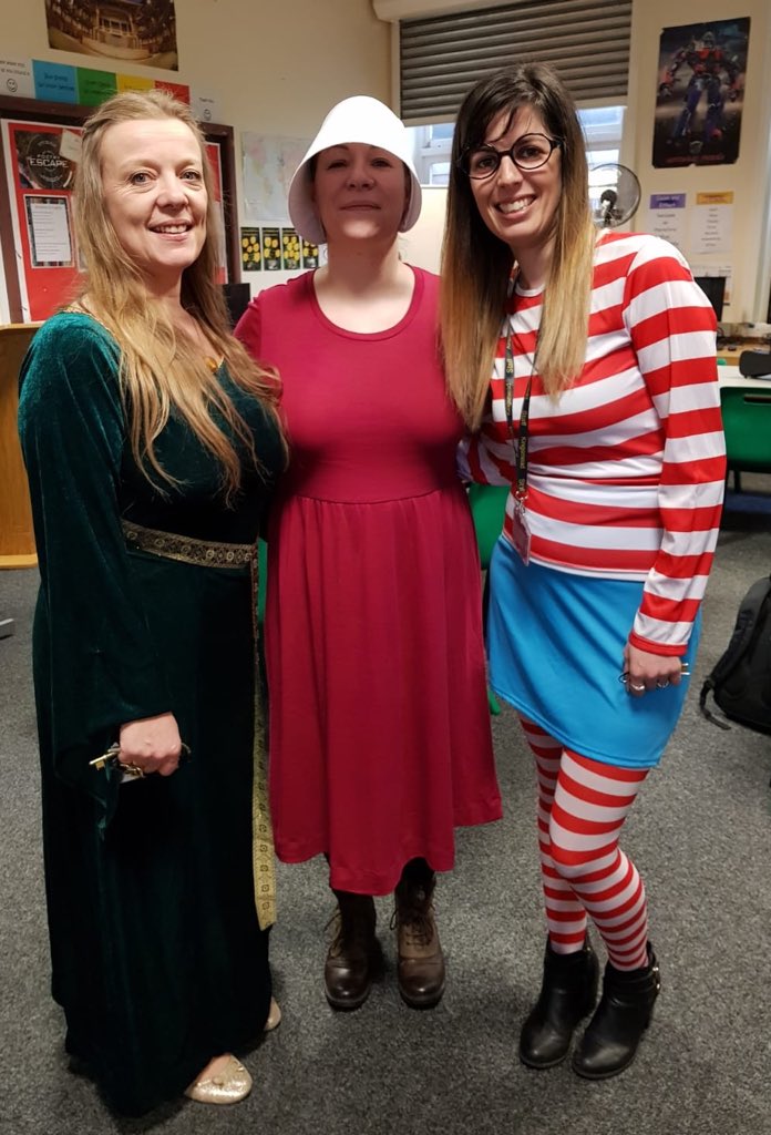 KingsmeadENG_'s tweet photo. In our department everyday is World Book Day! https://t.co/yoY0kOvL4d