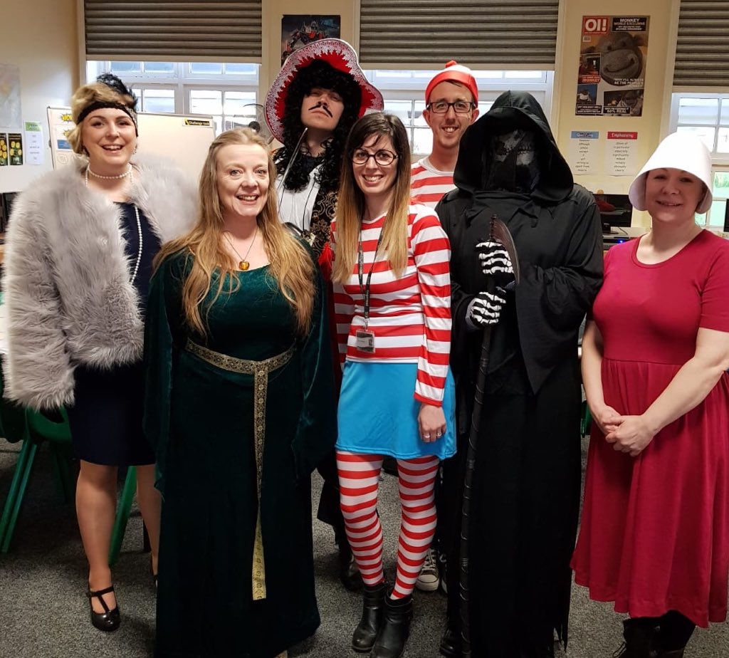 KingsmeadENG_'s tweet photo. In our department everyday is World Book Day! https://t.co/yoY0kOvL4d