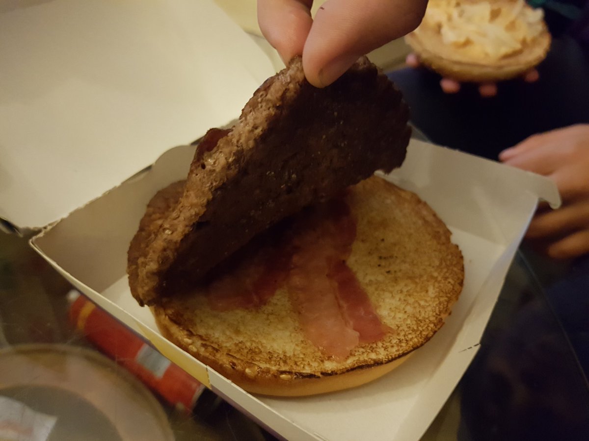 abarrosovalle's tweet photo. @mcdonalds_es extra bacon? En serio? Y si no es extra que le ponéis? Aroma de bacon? https://t.co/8xUdYPf9xg