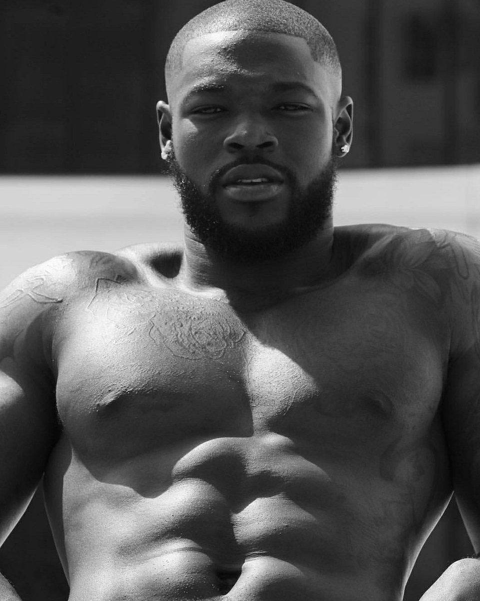 sᴛᴀʀɪɴɢ ᴀᴛ ʏᴏᴜ ᴄʟᴏsᴇʟʏ.