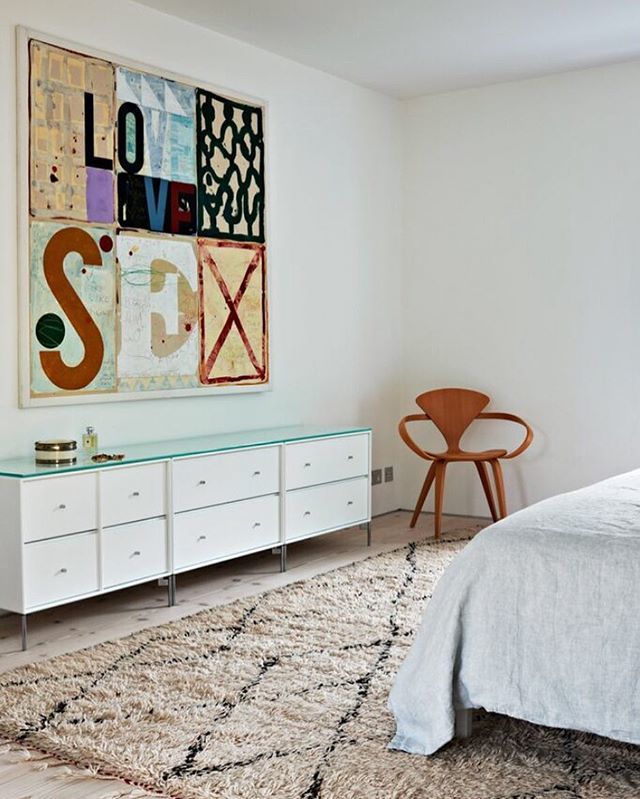 LarusiRugs's tweet photo. Message on the wall!
Our vintage Beni Ouarain rug adding comfort and cosiness in our clien’ts bedroom.
#wallmessage #intimate #bedroomgoals #bedroomdecor #bedroomdecoration #interiors #interiordesign #art #wallart #bedroomideas #bedroom #cosy #londonhome… https://t.co/sKHWSnPG0R https://t.co/dda7cUEXpH