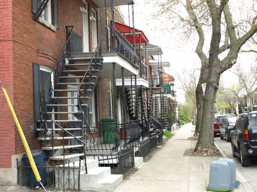 #Montréal «pourrait en faire plus» pour contrer la montée d’#Airbnb, selon des #organismes. Alors que le nombre d’annonces sur la plateforme Airbnb a connu une hausse de 21% sur une période d’un an, des organismes demandent à la Ville de Montréal ➡️tinyurl.com/y6x5fnck