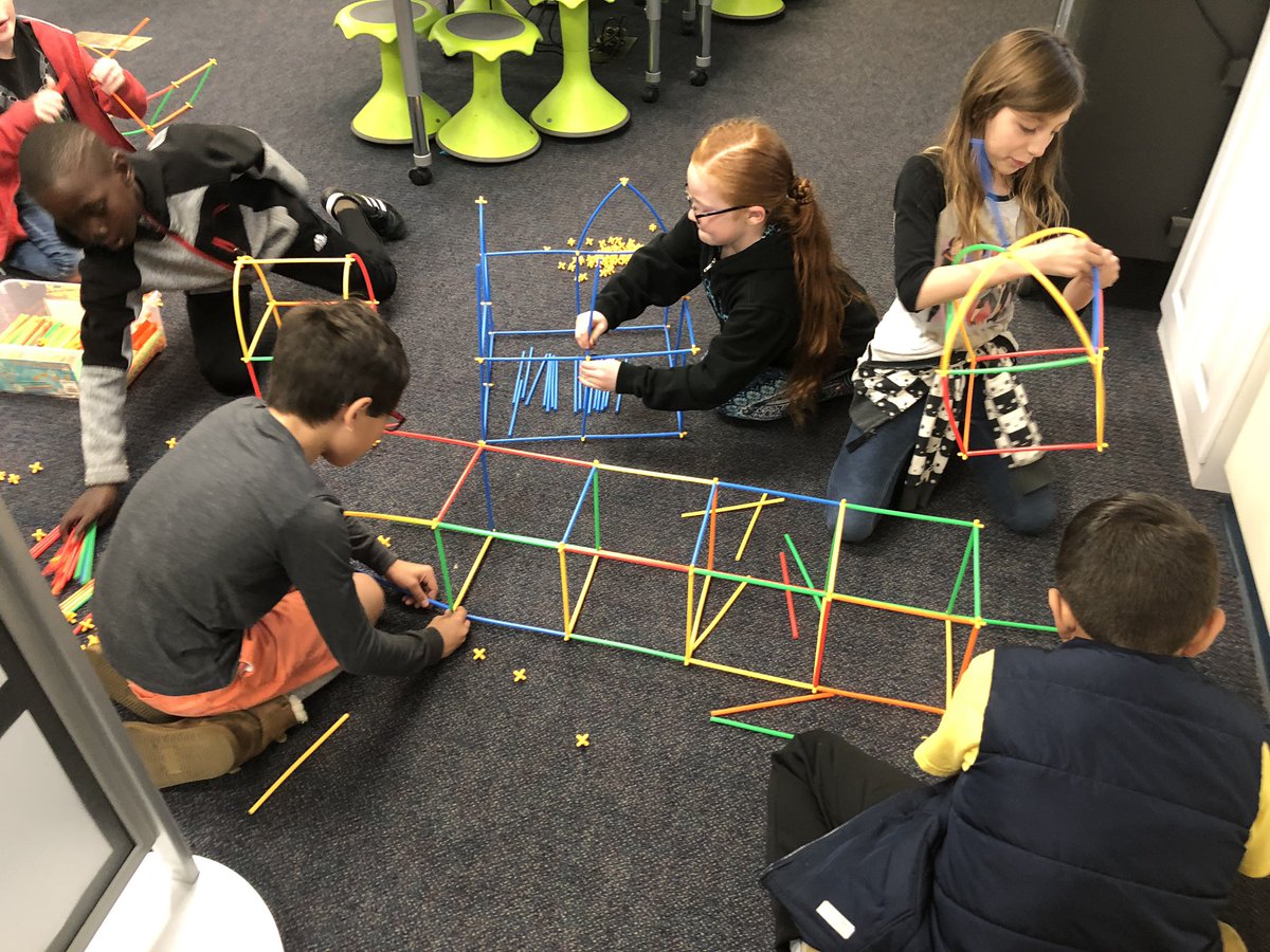 laralew19's tweet image. Last day at the STEM Lab. It’s all about choice! #dashrobots #scratchcoding #engineeringfun #fsdlearns @Acaciapride