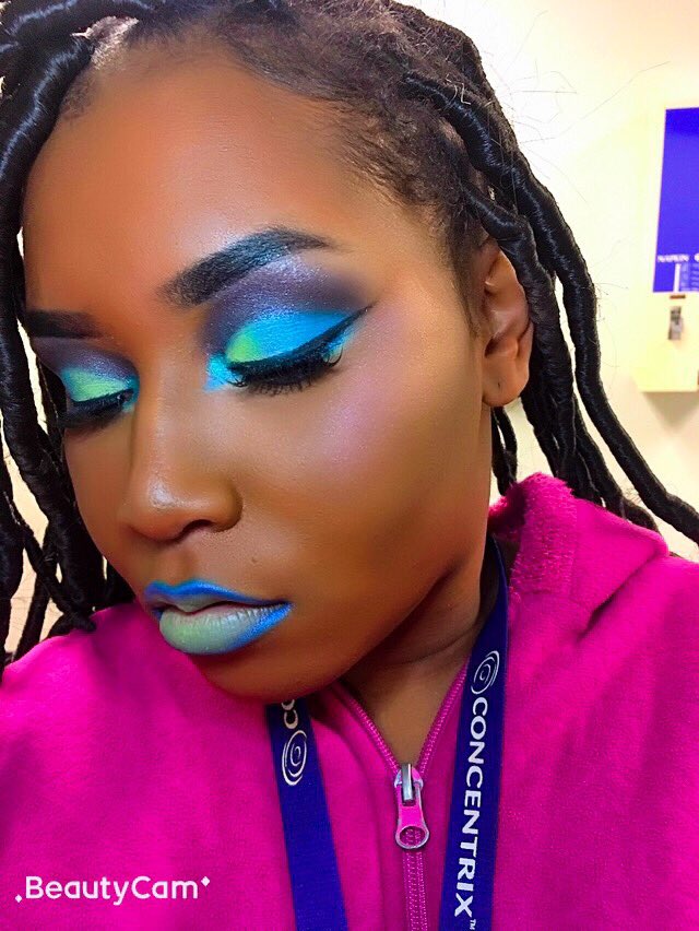 PlugGlitter's tweet photo. This look was created using @toofaced #prettyrichpalette and @hudabeautyshop @hudabeauty #sapphireobsessions @kissproducts #lashes
#hudabeautysapphireobsessions #glitterplug #makeupdollz #makeup #makeupslayer #undiscoveredmuas #makeupslave #makeupslayageworldwide #beatthatface https://t.co/ErHBfP2fau