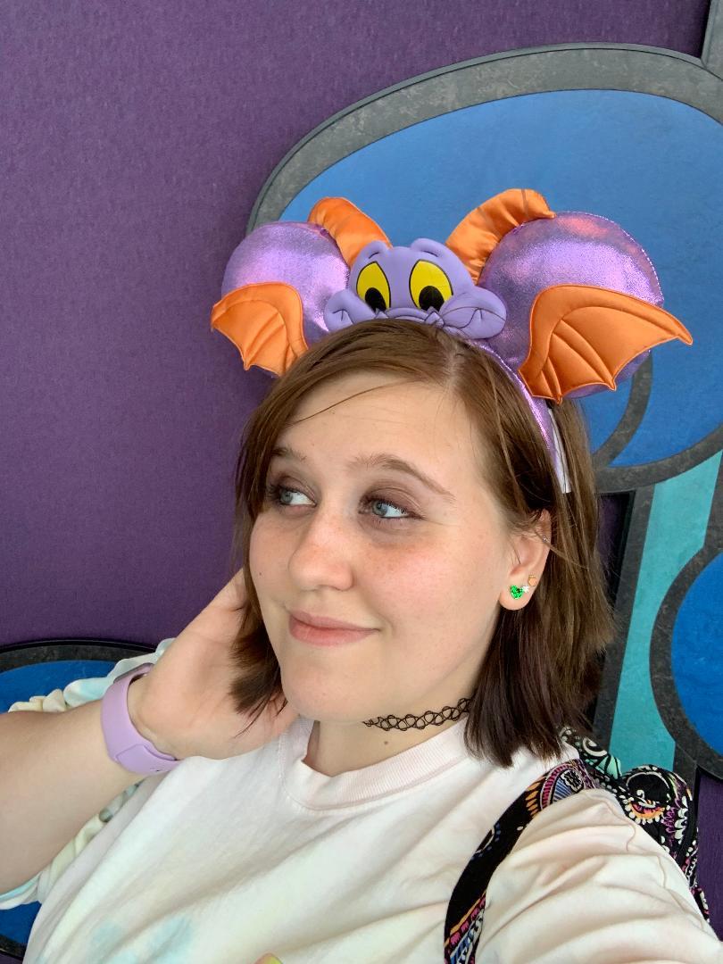 DisneyDiva19's tweet photo. It's a BEAUTIFUL day at EPCOT! #livingmybestlife #dayoffspentatthehappiestplaceonearth #lovebeingacp #soloadventure #flowerandgardenfestival #dcpspring19 https://t.co/0J9V0yBEkL