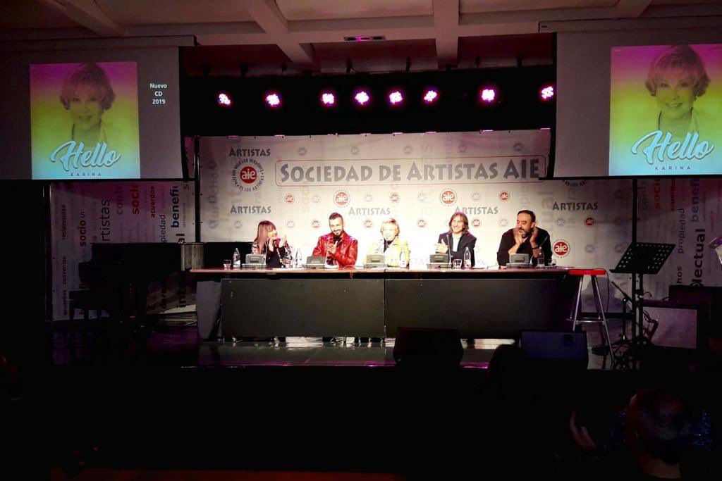 Este año se cumplen 50 años de #lasflechasdelamor gracias <a href="/aieartistas/">AIE Soc. de Artistas</a> por hacer que hoy fuese tan bonita la presentación de la nueva versión disponible en <a href="/iTunes/">iTunes</a>  y <a href="/Spotify/">Spotify</a> espero que la disfrutéis!!