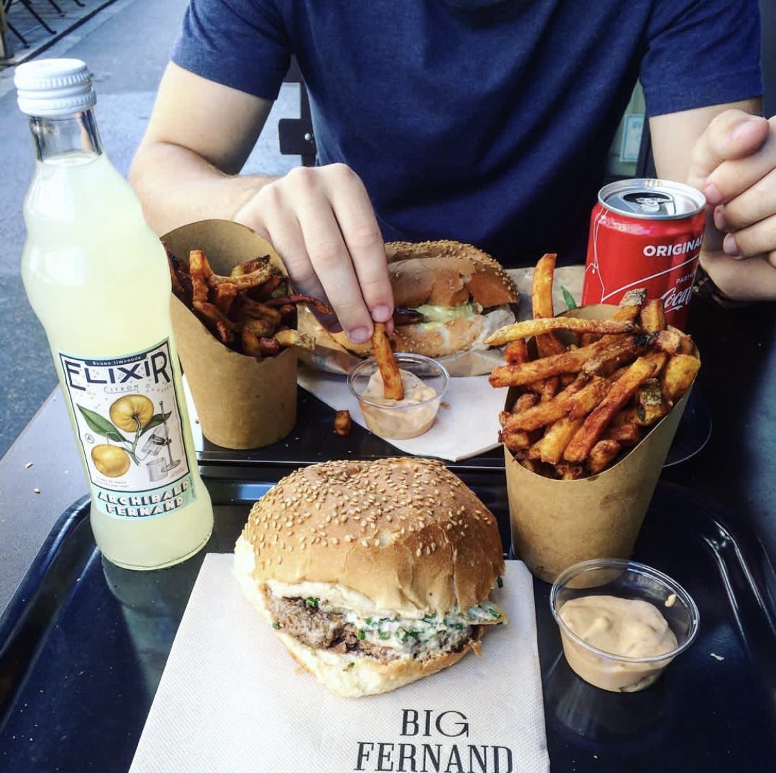 Big Fernand, 36 rue Ferrandiere 69002 OU 172 cours Lafayette 69003.Hamburgers à tomber avec des fromages de montagnes, et des frites au paprika et l’ail. 10-15 e