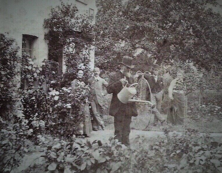 JonnyFuitHic's tweet image. How does your #Edwardian #garden grow? Some very dapper spectators for this watering-can technique.