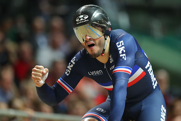 Pelatis1's tweet photo. Champion du Monde et en piste pour de nouveaux défis !
Le cycliste @QuentinLafargue vient de remporter le titre mondial du kilomètre sur piste. @lysen_paris et @Pelatis1 , ses fidèles soutiens, comptent bien l’accompagner encore plus haut.  https://t.co/N2KfTWkXvz https://t.co/5MU3wYt9n4
