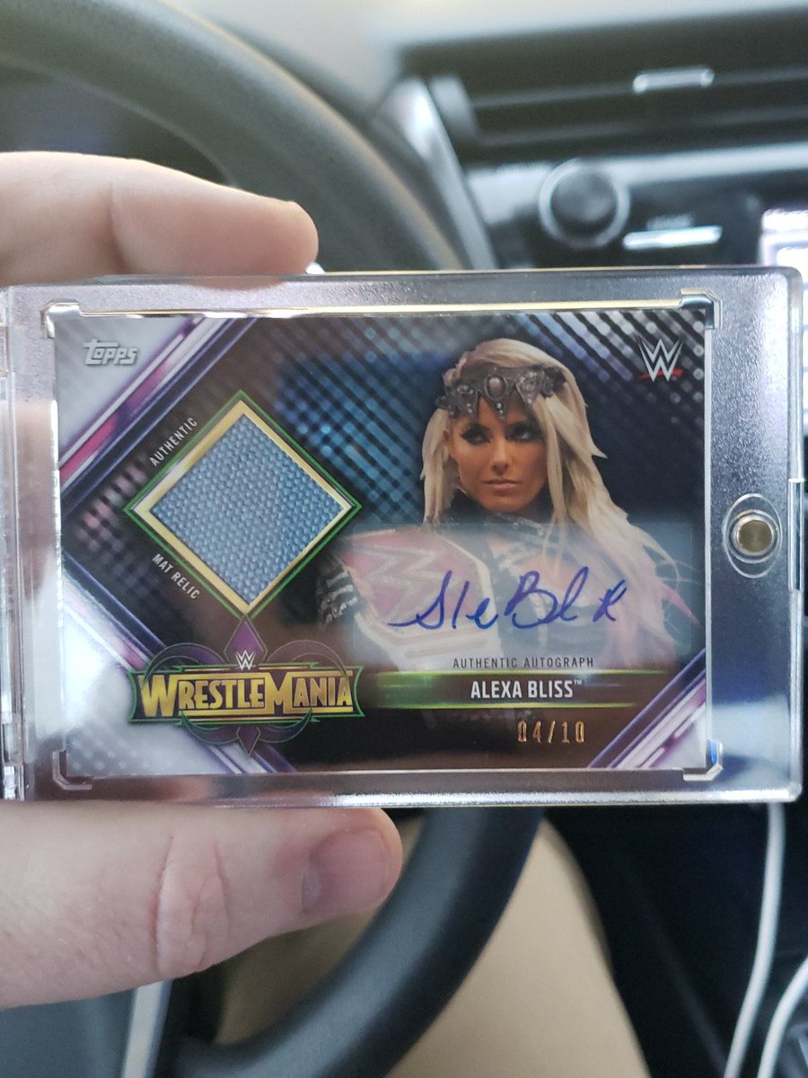 Sneakygood86's tweet photo. Nothing like the satisfaction of pulling the exact of not only your favorite goddess of the @WWE @AlexaBliss_WWE but knowing its 1 of 10 in the world. Thanks @Topps @ToppsSLAM So Stoked!!! #bestbreakever https://t.co/sxGtmEU2sh