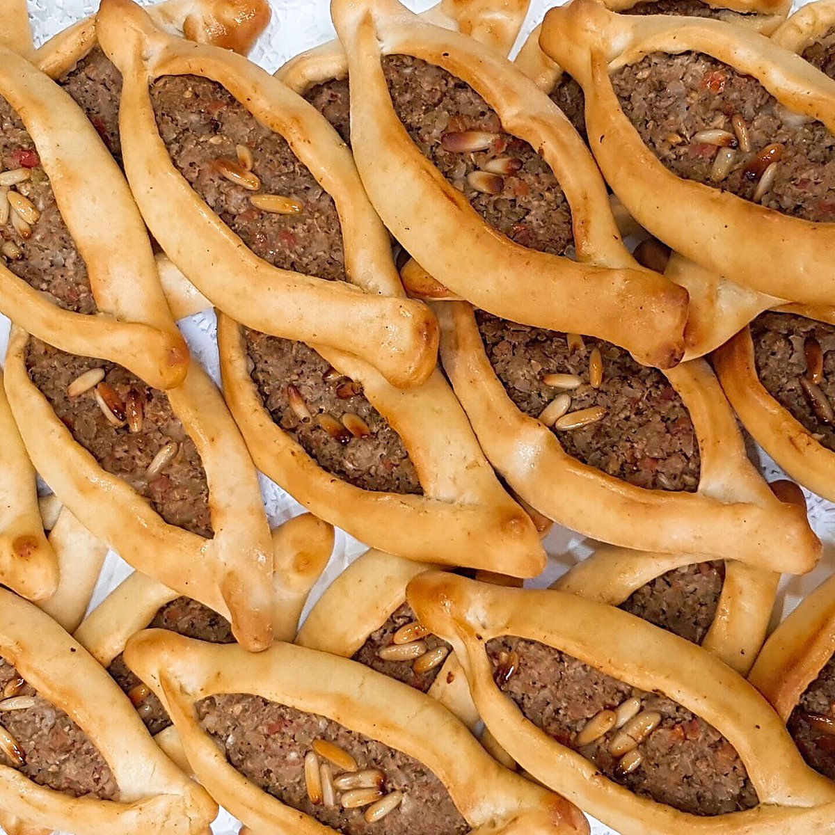 mybakery_bh's tweet photo. #خبز_صاج 
#مخبزي 
#فلافل
#شاورما_دجاج 
#مناقيش
#تبولة
#حمص
#متبل
#خبز_لبناني 
#الرفاع
#البحرين
#mybakery  #bahrain  #westriffa  #sar  #uob  #yummy  #delicious  #lebanesebread  #lebanesepizza #universityofbahrain  #ordernow
For orders call us at : 17650411
Home Delivery Available https://t.co/GElDH8TjhT