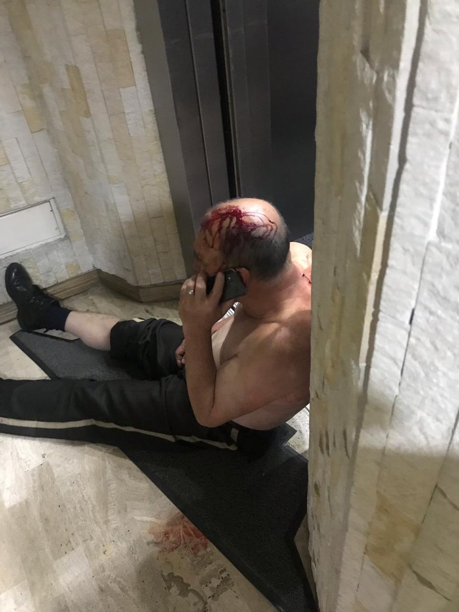 ClaoPaty_Garcia's tweet photo. Esto lo hicieron los domiciliarios de @RappiColombia entregó el pedido y le dijo al vigilante q tenía q subirle algo mas, abrió la puerta y entraron los ladrones. Dos domiciliarios de rappi. La respuesta de rappi la misma estupidez de siempre #NoMasRappienColombia https://t.co/dju53bxu7U