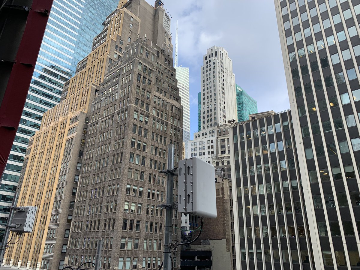 kc_holzinger's tweet photo. @sprint is busy building the foundation for 5G with #MassiveMIMO in #NYC https://t.co/uQkIfWBKvS
