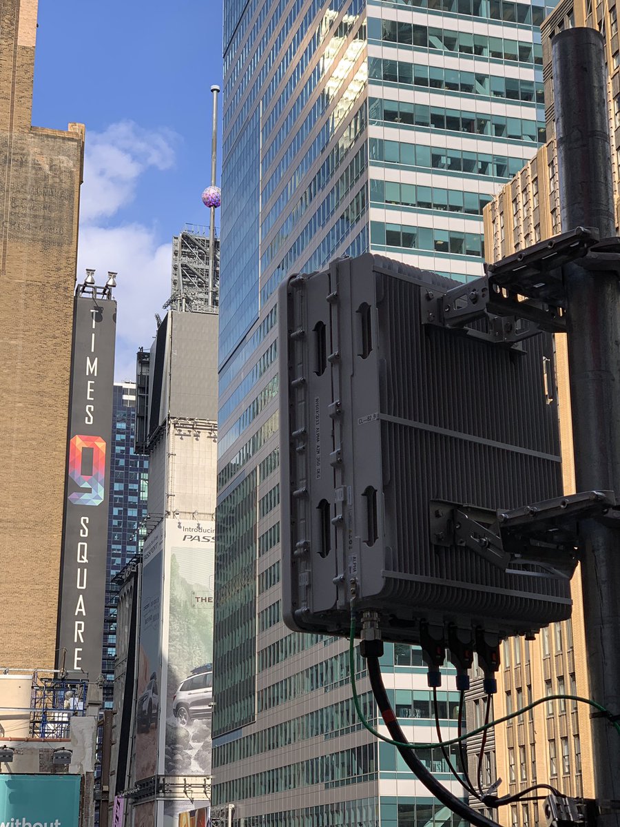 kc_holzinger's tweet photo. @sprint is busy building the foundation for 5G with #MassiveMIMO in #NYC https://t.co/uQkIfWBKvS