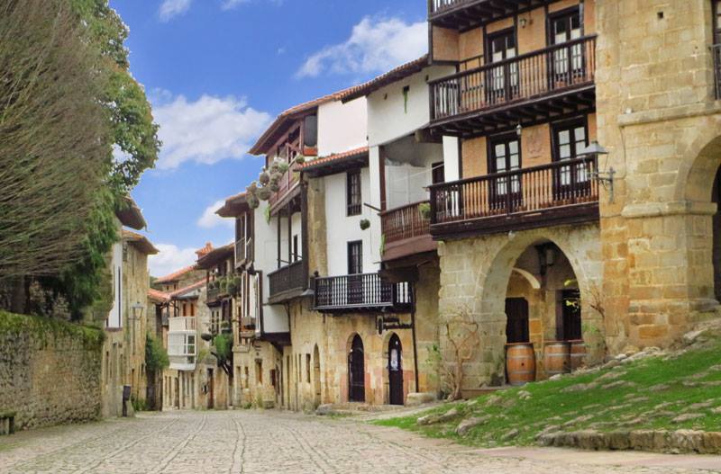 Su casco histórico perfectamente conservado y su litoral convierten a #Santillana del Mar en uno de los iconos turísticos de #Cantabria .
#santillanadelmar #turismoencantabria  #santillanadelmarseduce #ibericaturismo 
linkedin.com/feed/update/ur…