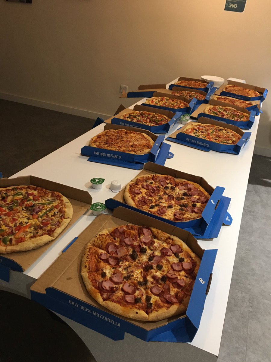 LUGradNewCafe's tweet photo. Pizza is finally here ! https://t.co/64hqbkIfCa