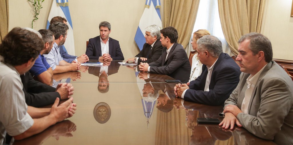 sisanjuanok's tweet image. REFUNCIONALIZARÁN DOS ESTACIONES PARA LA CARGA DE PRODUCTOS AGROINDUSTRIALES
Son las estaciones ferroviarias de #Albardón y #Angaco y la obra se hará con fondos provinciales. El fin es optimizará la conexión entre los lugares d producción y con los centros de acopio y consumo