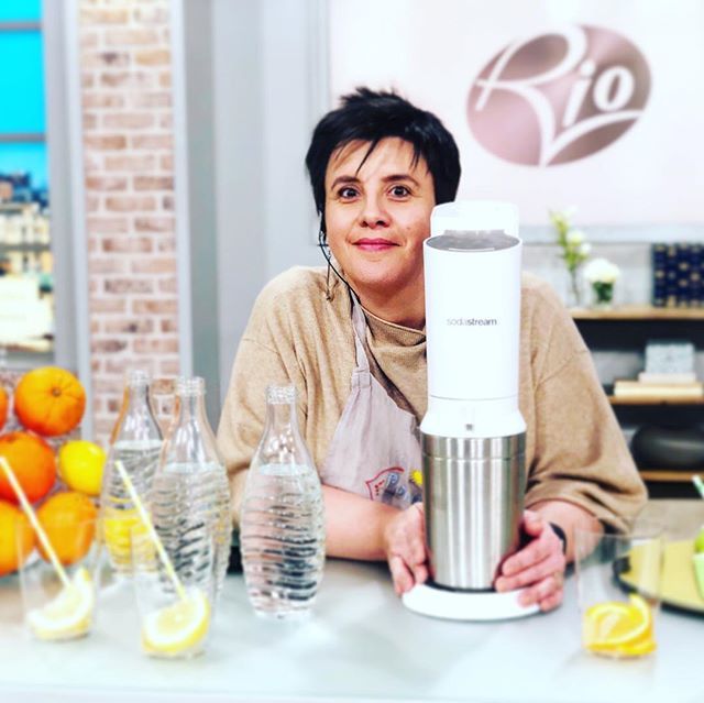 Stanca ma felice! Felice di entrare ogni volta negli studi di @QVC_italy e ogni volta avere la sensazione di ritornare a casa, un ambiente davvero unico, sempre positivo, tutti sorridenti, tutti super gentili, poi ritrovi ogni volta il #teamgiovediqvc ci… ift.tt/2ETkHJx