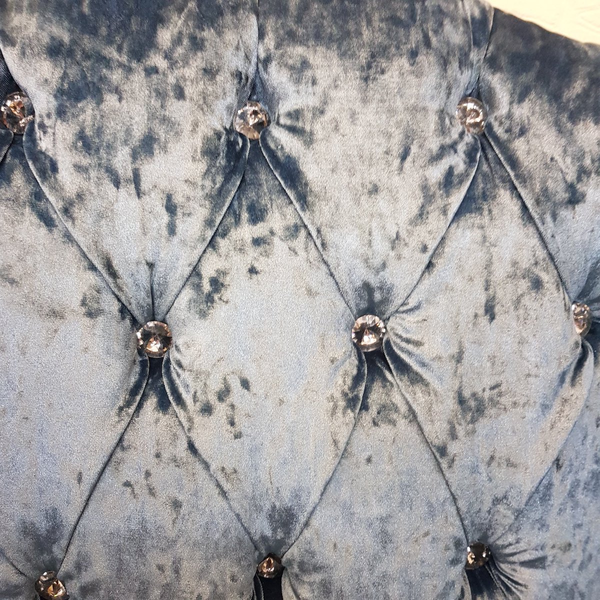 PmContract's tweet image. Queen Anne Wing back armchair with Crystal diamonds or Aquaman Throne  ? :)