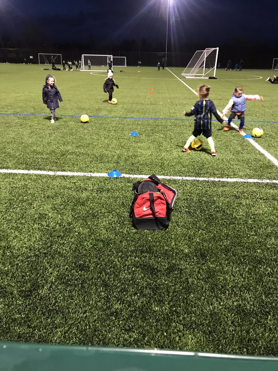 Our up and coming U6 wildcats🐾 all girls team in development squad this evening 👏🏻