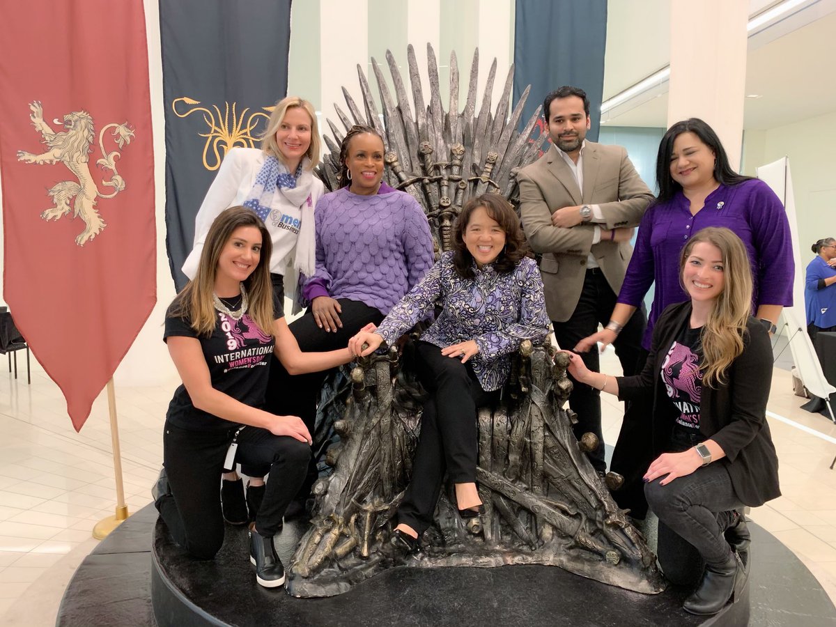 TheAnneChow's tweet photo. I 💜 being part of a committed, focused, passionate, empowered, fun, &amp; driven team. We are @ATTWomenOfBiz. Join me &amp; our ~4800 members around the 🌏 who embrace #BalanceforBetter. Together, we can do anything. 👊#InternationalWomensDay2019   #DiversityAndInclusion  #Leadership https://t.co/Zh99vtfacZ