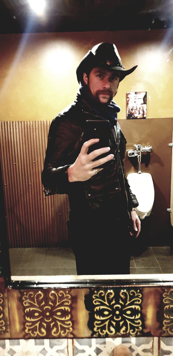 RikRankin's tweet photo. @MusicBizLiz @RRankinFans @NatalieStovall @RRankins_Brows @mad_maxxie @stevie76 @rankinblueyes @RRankinBrain @AmandaDoyle19 Just have it. Im feeling generous today. I mean, you may as well have the full look now. #toiletselfie https://t.co/IOAMD6Lgu2