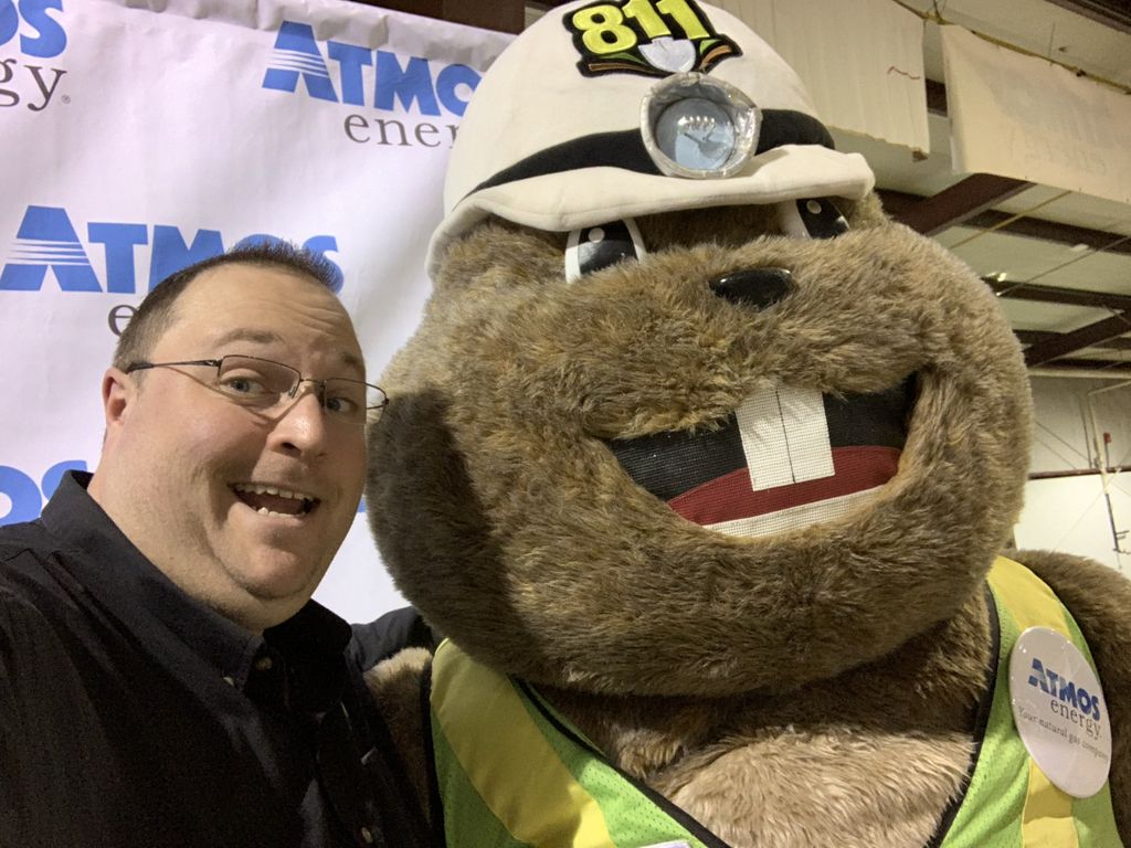 bradendigital's tweet photo. Just chillin’ with Gus The Gopher from Atmos Energy. #restaurantroundup #amarillo https://t.co/bGKaBHzoaR