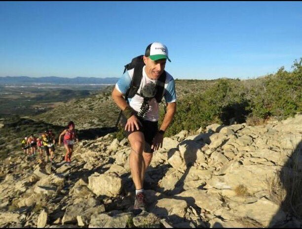 PabloCastilloGr's tweet photo. Así me movía en la @maratoborriol para filmar de un sitio a otro 😉🐐⛰ cual YouTuberTrailrunner. Pronto el vídeo!!
Gracias a @josemmi26 por La foto!!
#filmmaker #filmmakinglife #neoriderfilms #videosparaclientes #youtubertrailrunner #canonm6 #canoneosm6 https://t.co/caFiItZd28