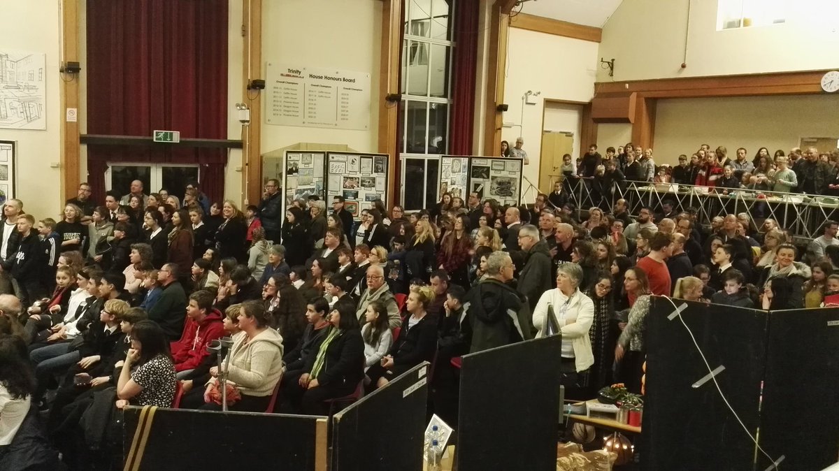 TrinityArtPhoto's tweet photo. Packed out hall waiting for the results! So pleased to see so many supportive parents, friends and families to celebrate the work of our wonderful students #adt #creativityforthefuture #sustainability https://t.co/oN3c4TG5Co