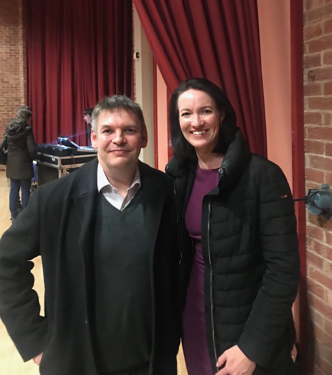AlisonMitchell's tweet photo. Look ⁦@B_cookson95⁩ who I met at ⁦@DauntseysSchool⁩ tonight! #cricketfamily https://t.co/tvUvi1eLkA