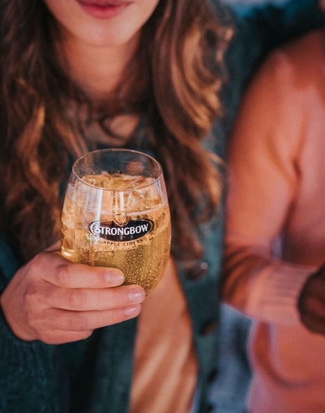 KristenDistTX's tweet photo. #ThirstyThursday done right with @strongbowus.  #RefreshingByNature #DrinkResponsibly https://t.co/AilR5I1mqV