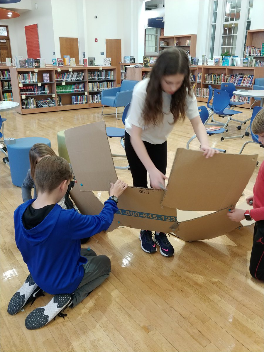 MsBentleyDCPS's tweet photo. #makerspaceprojects https://t.co/x1j01CHrXS