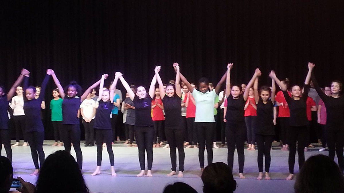 ClaudiaTBejan's tweet photo. Some things never change.. 5 years later #dancespectacular #danceteamforever @HornseySchool @MsThomson1 https://t.co/av7dYNbMXf
