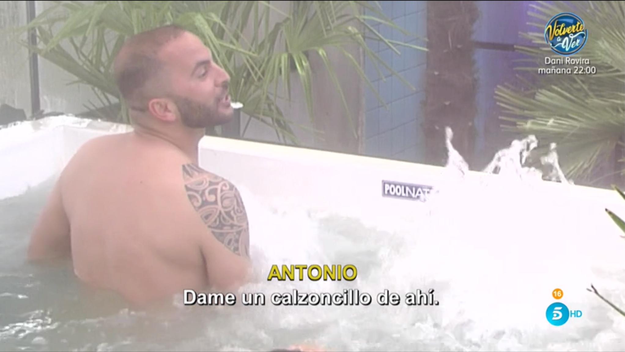 YOTELE on X: EN DIRECTO 🔴 - #GHDÚOGala10 | Antonio Tejado tuvo que salir  del jacuzzi completamente desnudo tras una broma de Kiko Rivera y Alejandro  Albalá. t.coSK2wuiPvS1 t.coJHZPuqybZz  X