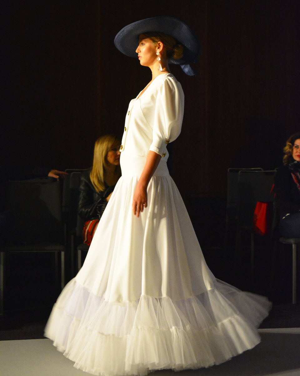 INMA_BENICIO's tweet photo. No te quedes sin tu traje de flamenca para la feria, romerías,.... Incluso puedes darle otra utilidad para algún evento. Ya sabéis que la Moda Flamenca está de MODA...
I N M A B E N I C I O
' V I E N T O D E L E V A N T E '
Cádiz, tú y yo...
#Simof #SiempreSimof #Simof25 https://t.co/Srz5Q11rR0