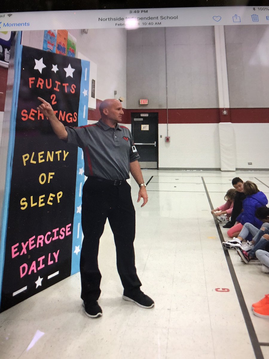 EversPE5's tweet photo. Thank you Coach Kloewer for talking to our students on eating healthy and exercising daily. https://t.co/53aKg8vcqZ