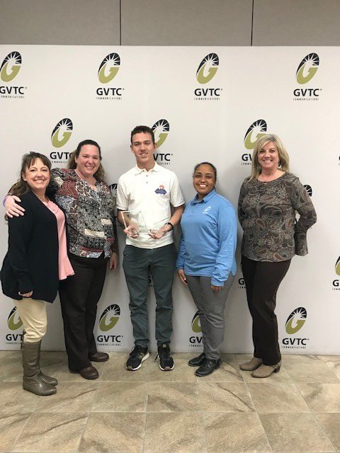 CLHSENGINEERING's tweet photo. Awesome meeting with our biggest sponsor celebrate accomplishments from @4x4inschoolshq, thanks @OfficialGVTC for your continued support. @CLHSHawks @ptfallinEduEng @comalcte @Supt_comalisd https://t.co/2yHK13uRyt